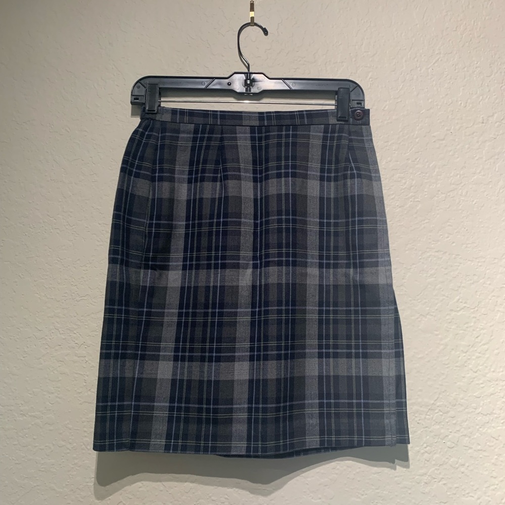 Requirements Skirt / Plaid Skirt / size 6